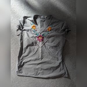 Cozzi Floral Embroidered Short Sleeved Blouse